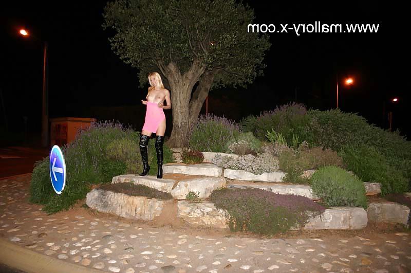 9P Mallory Moore flashing a Cannes