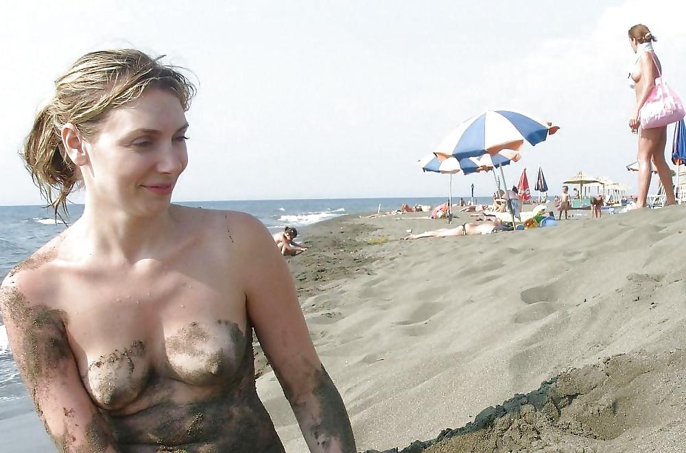 20P Naked beach 129.