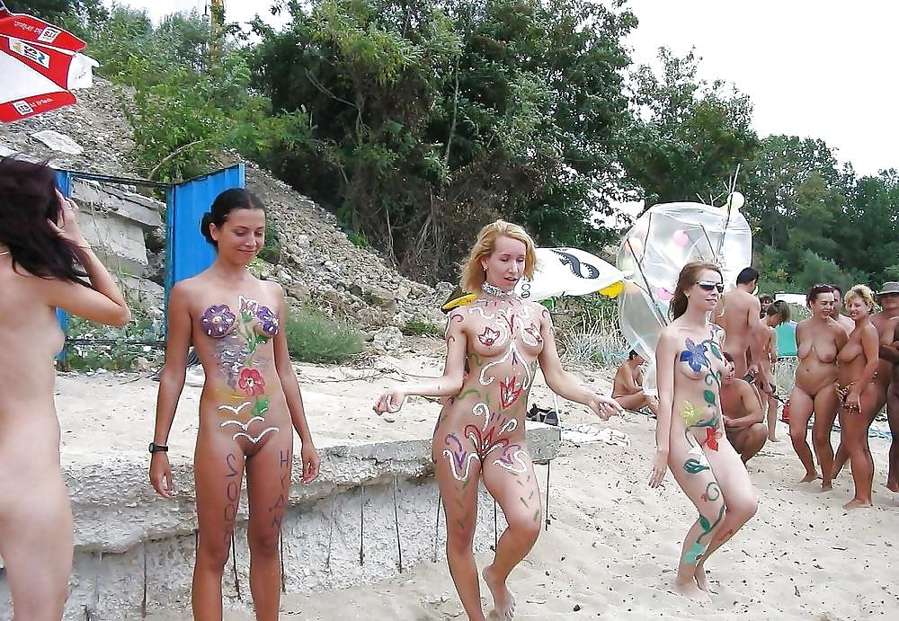 20P Naked beach 129.