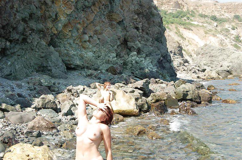25P Nude Beach Redheads