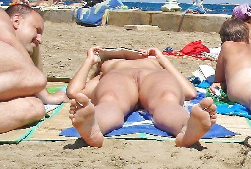 25P Mature Beach Nudists