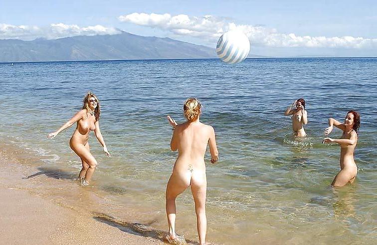 16P Four lesbians girls at the beach by Sail