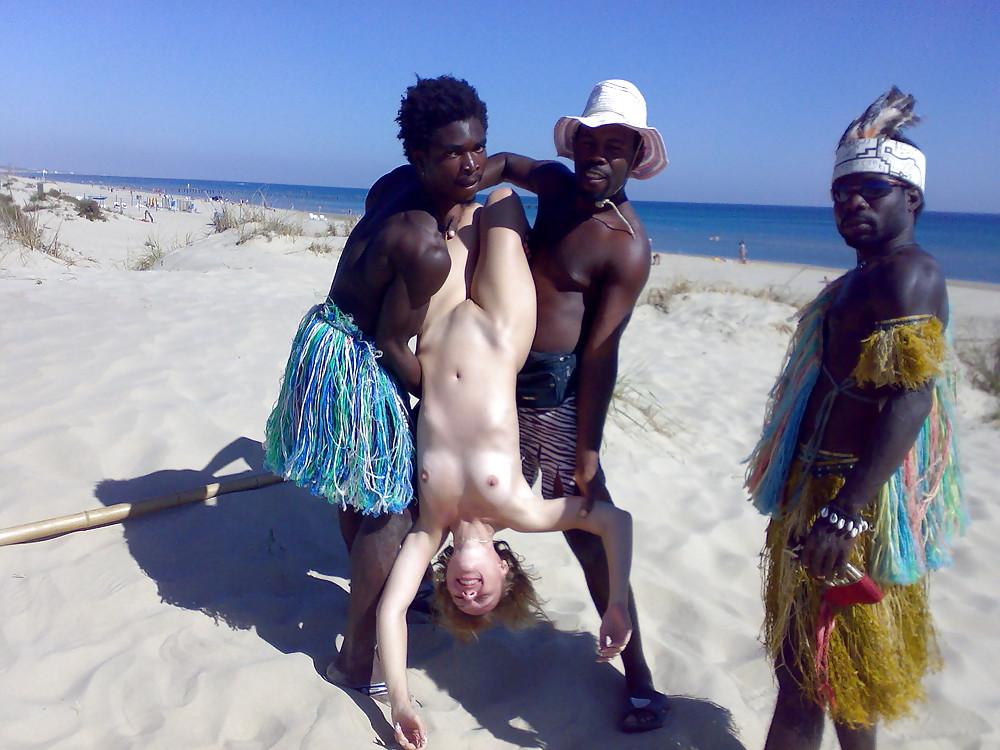 20P Naked beach 131.