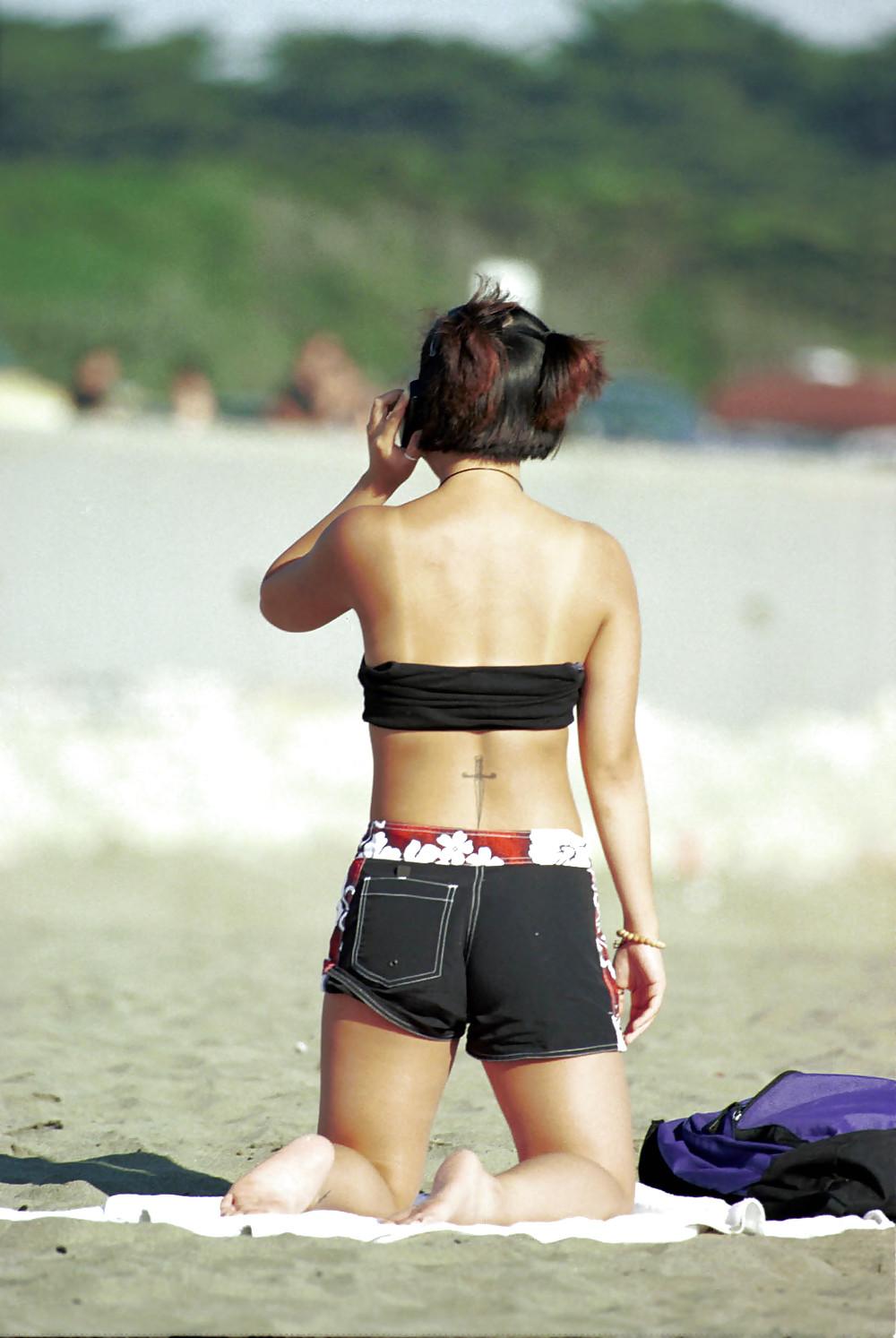 24P Sweet beach girls