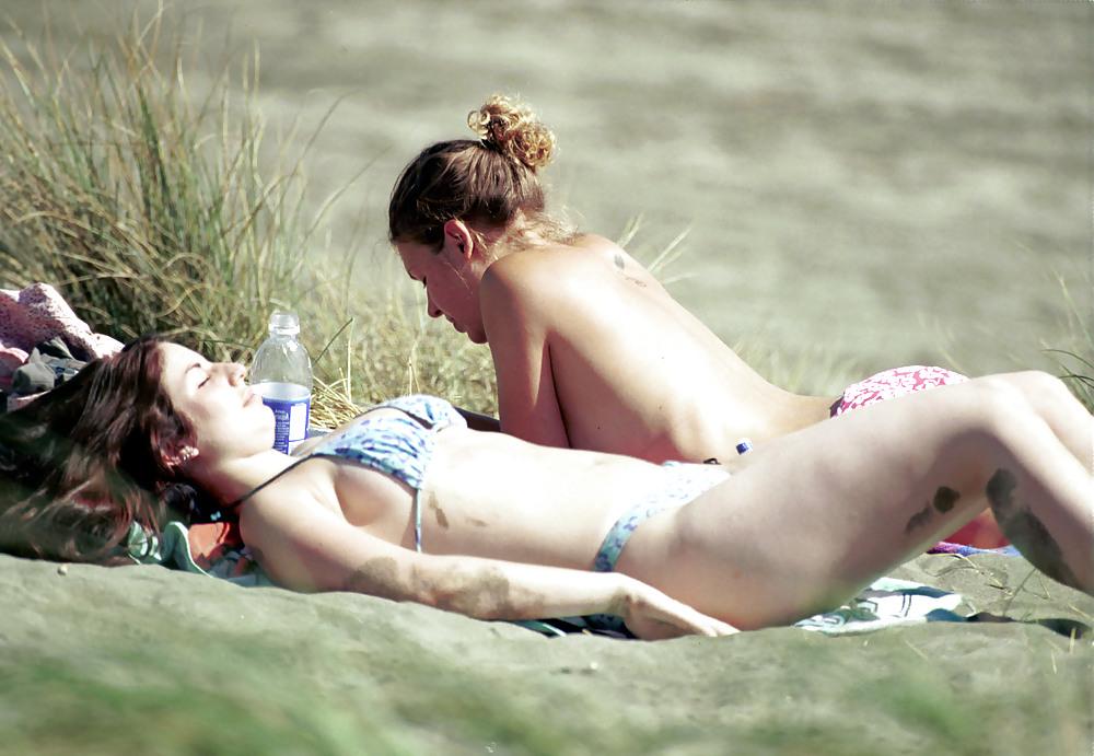 24P Sweet beach girls