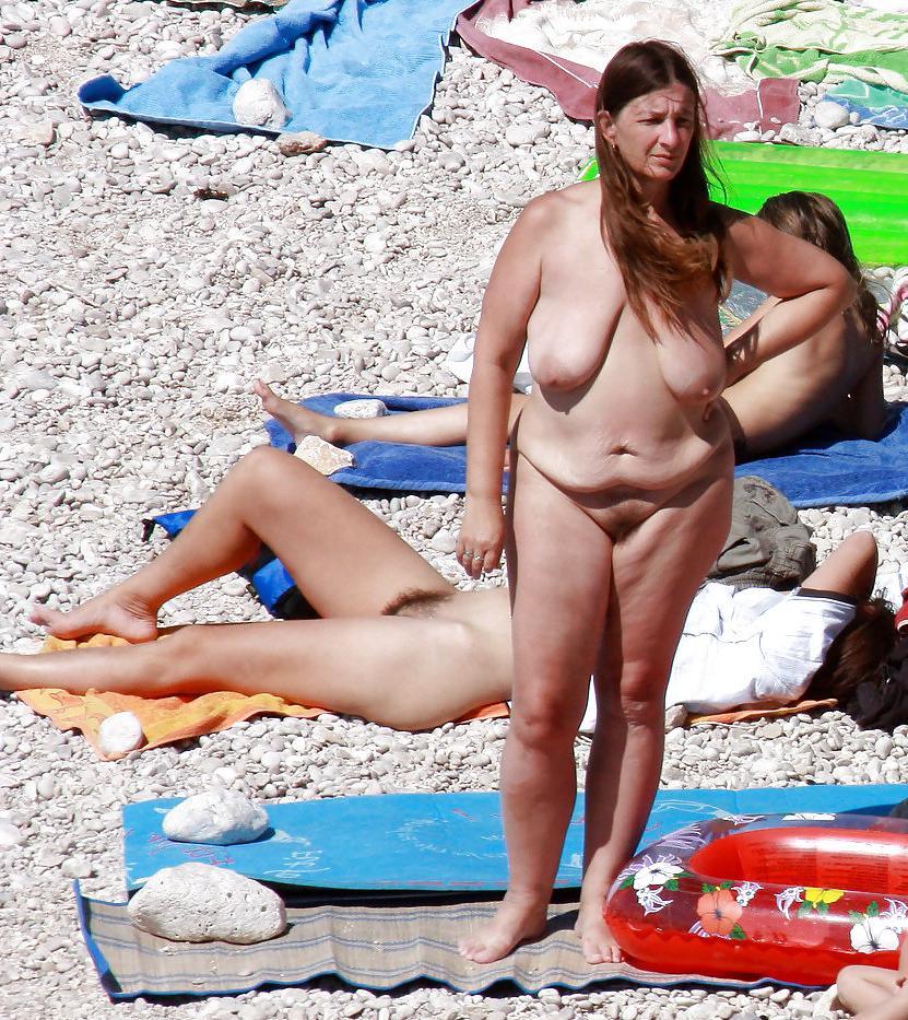 20P Naked beach 133.