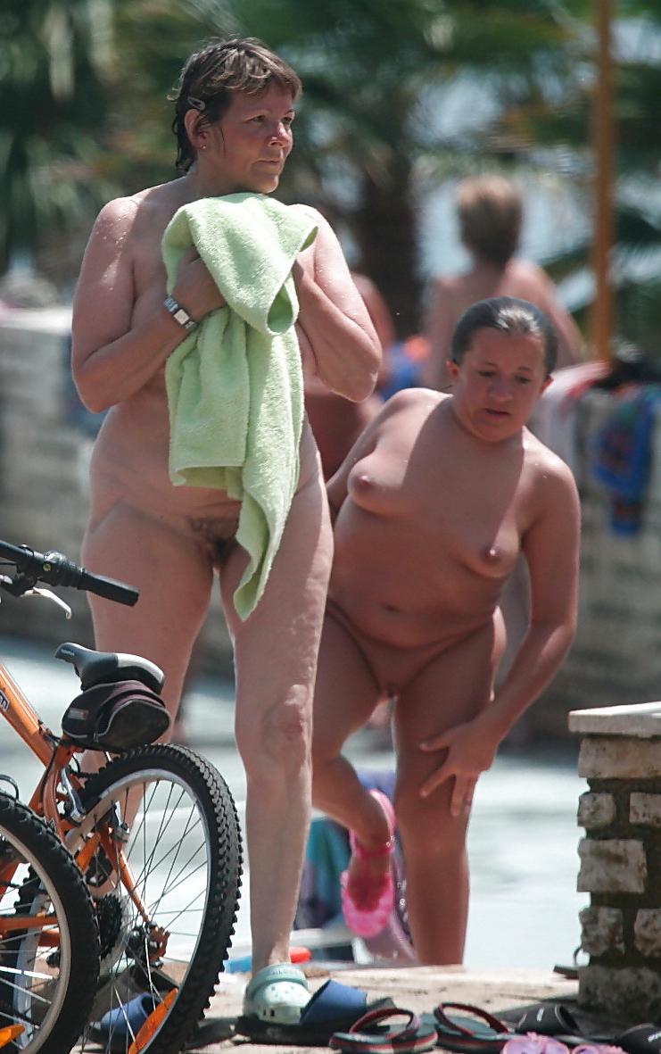20P Naked beach 133.