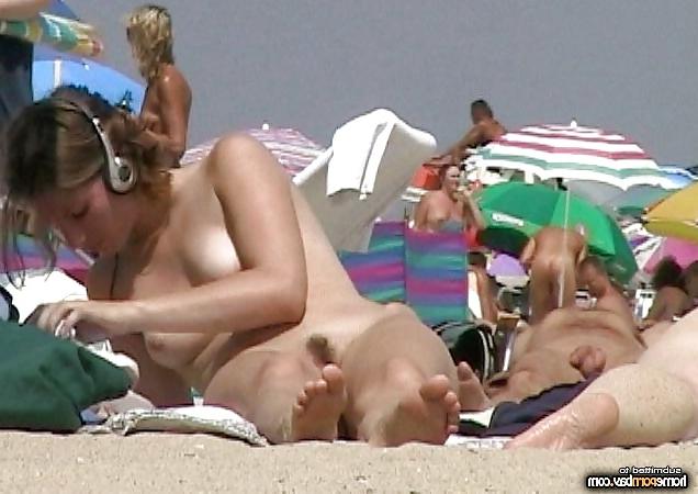 25P Mixed girls at beach