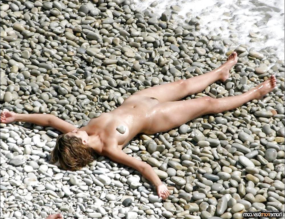 25P Mixed girls at beach