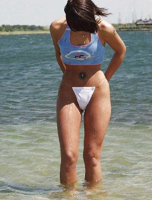 15P Babe naked on the beach by Sail