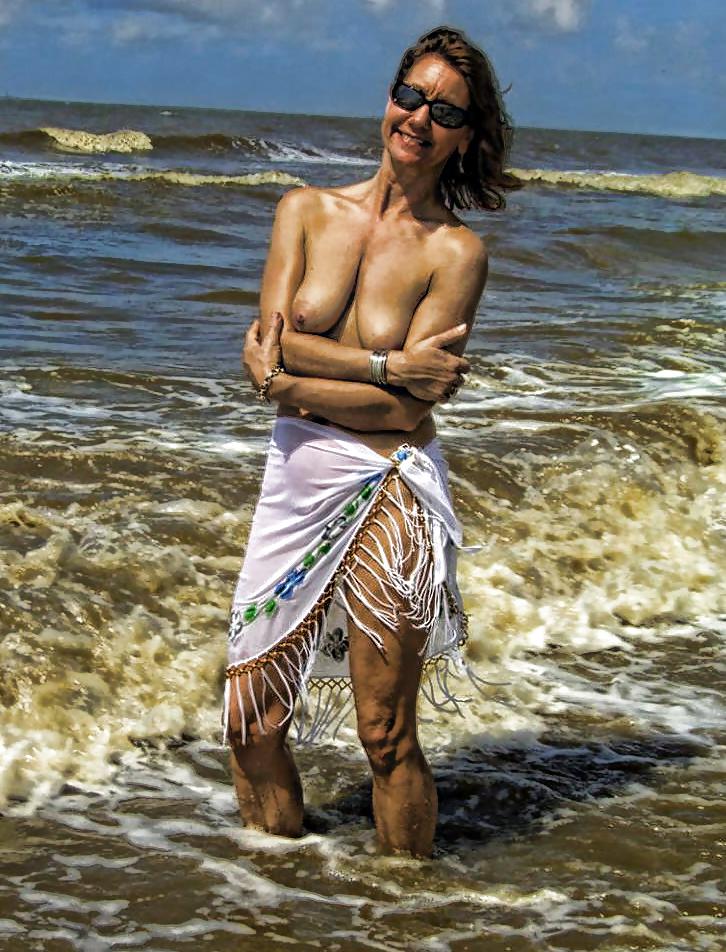 25P Photoshop fun ( naked on the beach )