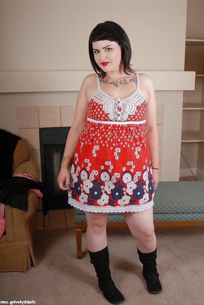 16P Big tits brunette Candi reveals her fatty big tits and teases mature ass