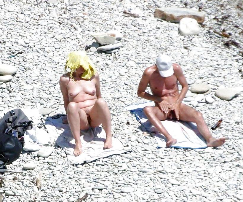 20P Naked beach 140.