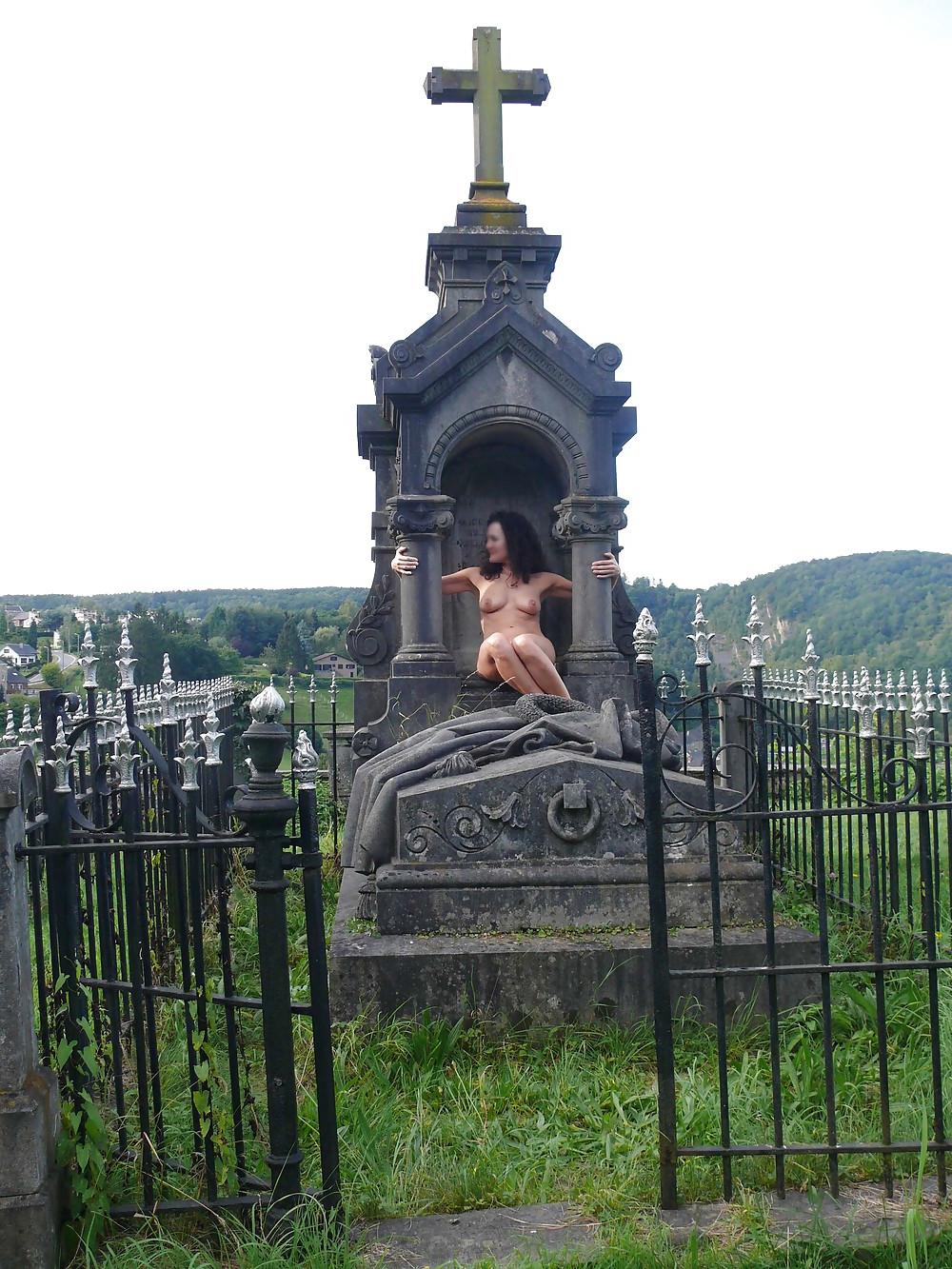 25P Flashing in graveyards