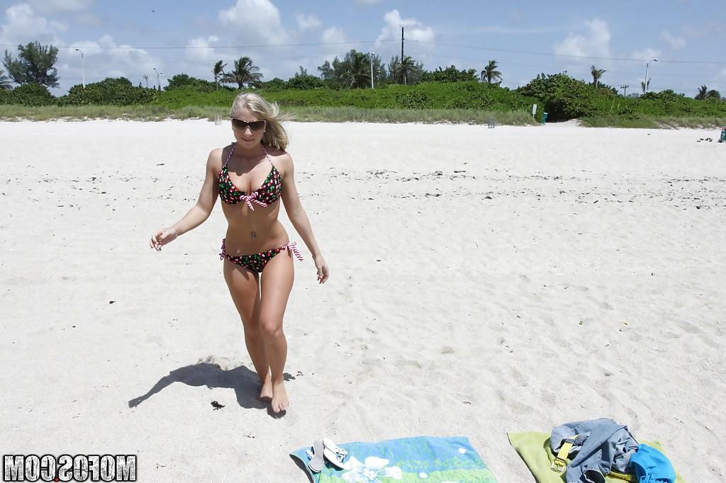 16P Blonde beach babe Britney Brooks posing fully clothed in denim jeans