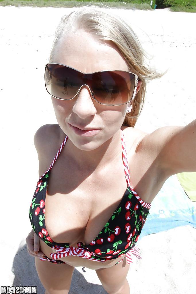 16P Blonde beach babe Britney Brooks posing fully clothed in denim jeans