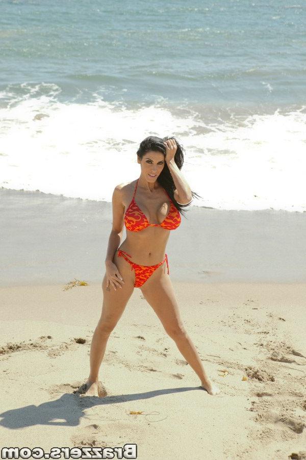 16P Busty MILF Veronica Rayne strips off bikini and posing on the beach
