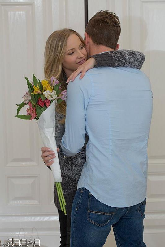 14P Fully clothed sexy blonde Staci Carr strips to give BF a hot reality handjob