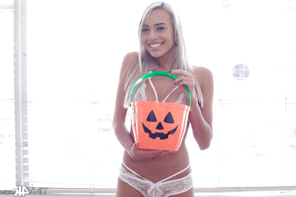 16P Blonde babe Janice Griffith removes underwear to flaunt trimmed pussy