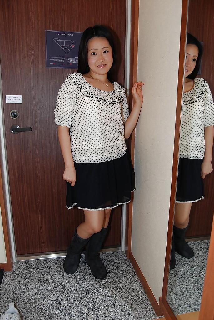 16P Splendid Asian brunette Takako Makino is a frisky milf with hairy cunt