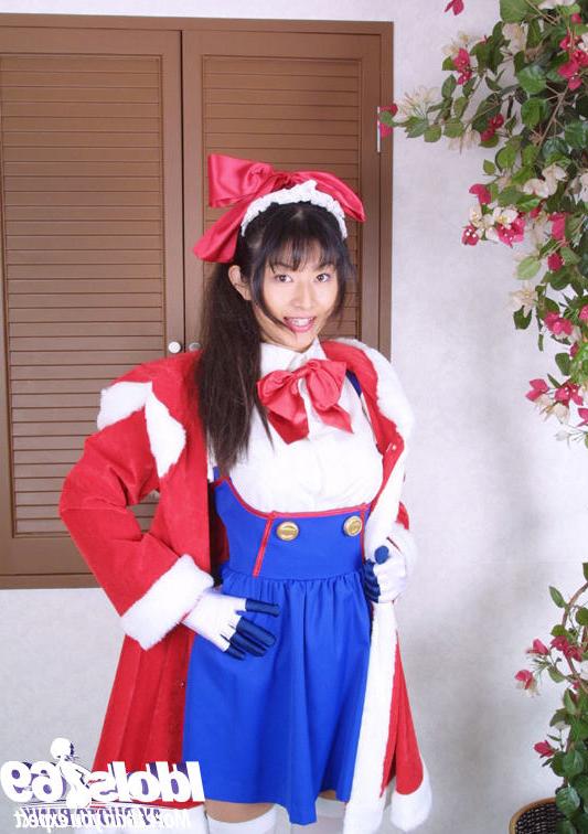 14P Seductive asian babe in christmass outfit uncovering her nice tits and bush