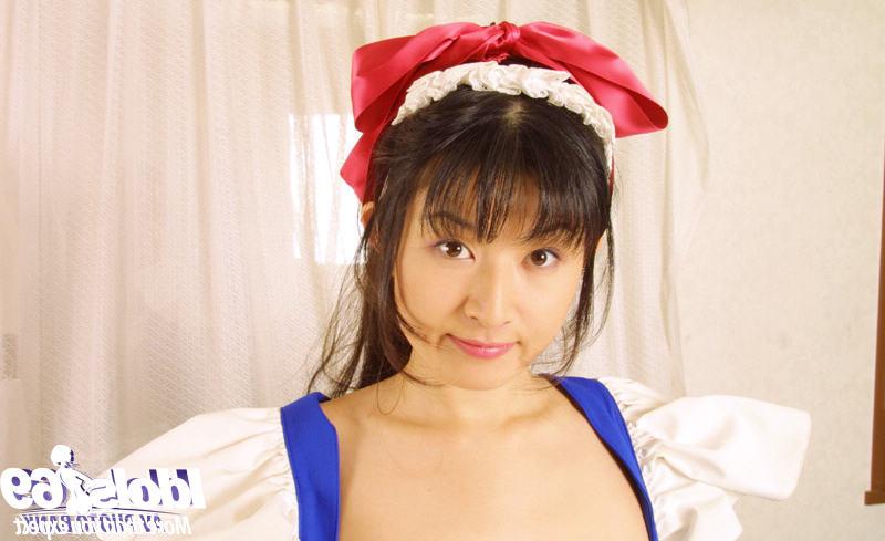 14P Seductive asian babe in christmass outfit uncovering her nice tits and bush