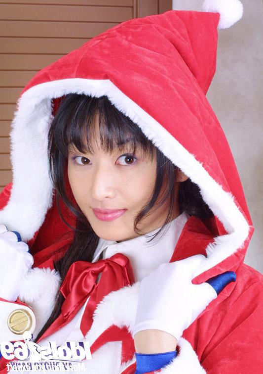 14P Seductive asian babe in christmass outfit uncovering her nice tits and bush