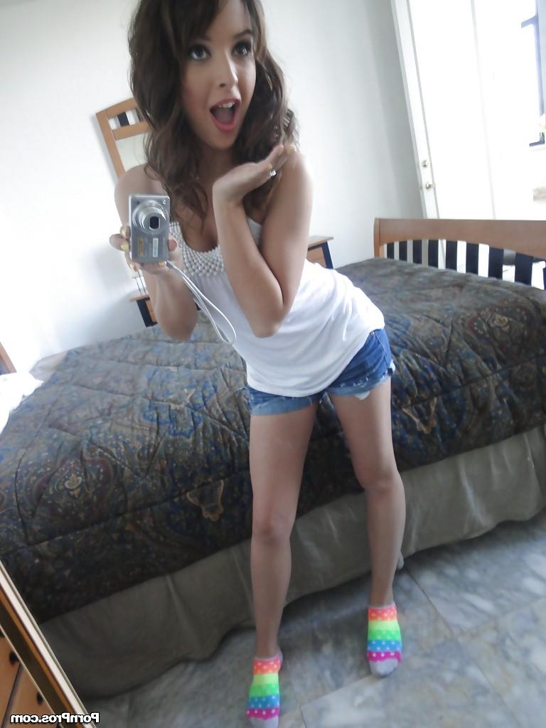16P Teen coed babe Jaslene Jade spreading her legs and shows her pussy