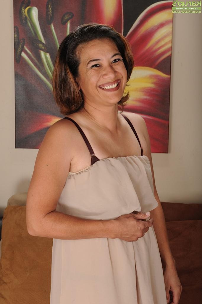 16P Older woman Lexi Hunter baring small granny breasts and tattoos