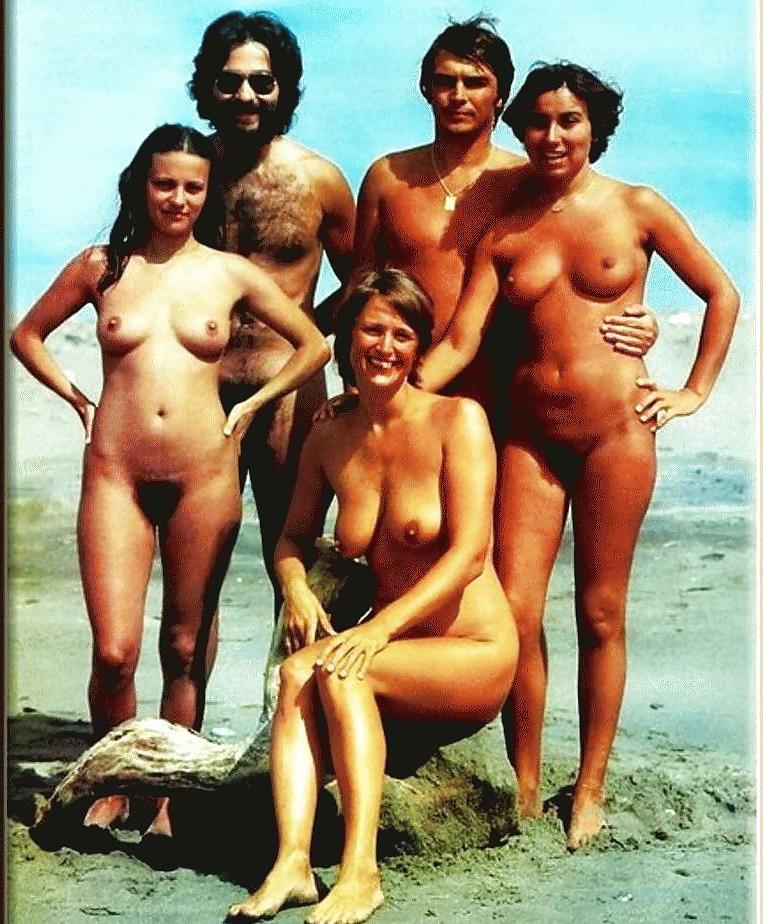 20P Naked beach 141.