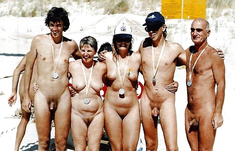 20P Naked beach 141.