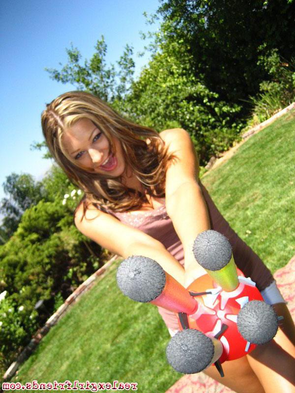 16P Amateur coed girlfriend Carmen McCarthy spreads her long legs