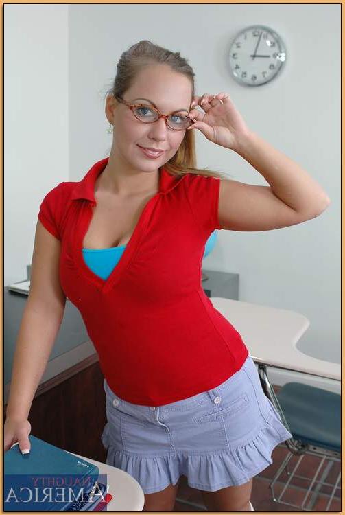 16P Cute college girl in glasses Kaylee Love Cox spreading shaved pussy