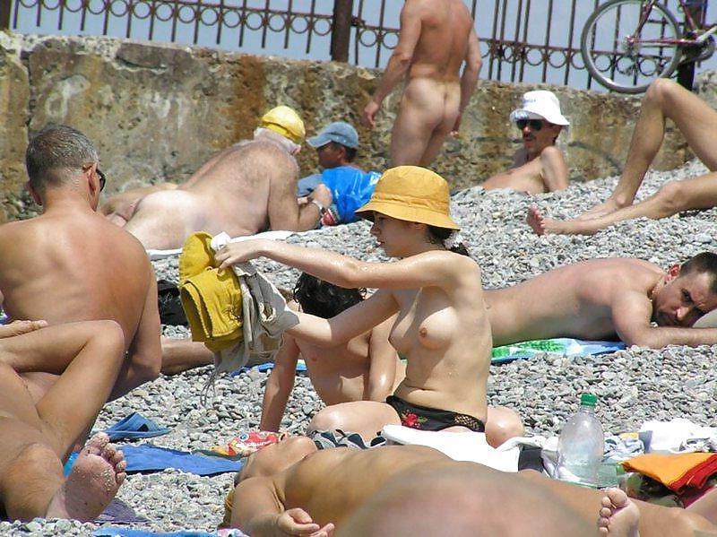25P FKK-Strand-Teenager
