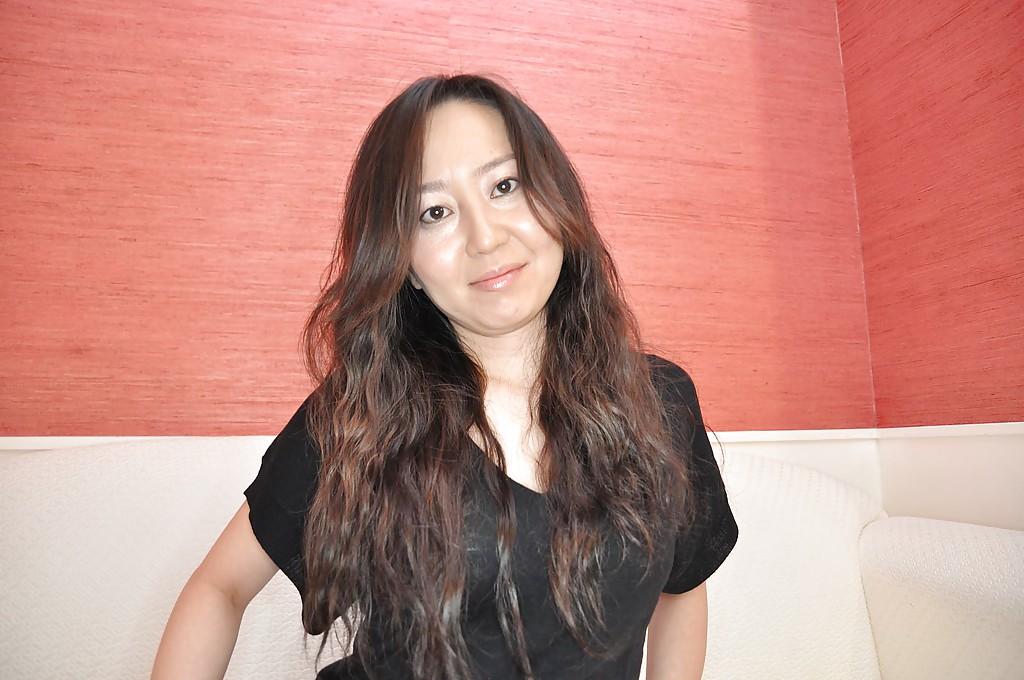 16P Pretty asian brunette Kanako is a milf that loves masturbating