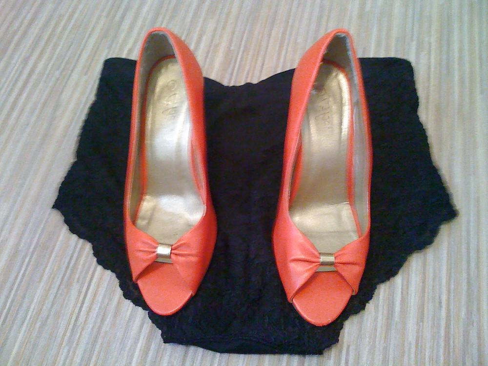 12P The wife's aunty's shoes & BIG pants