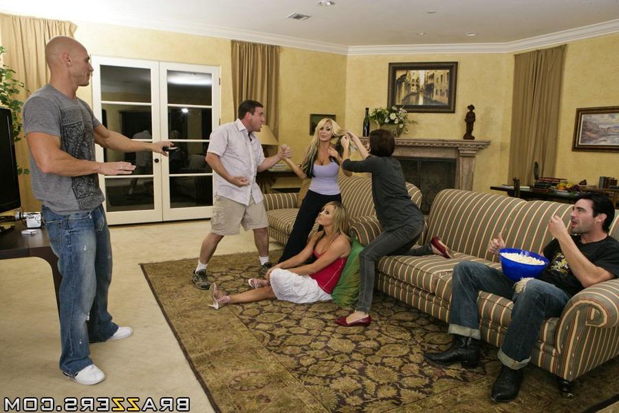 16P Gorgeous MILF with big tits Holly Halston has her rosebud fucked hard