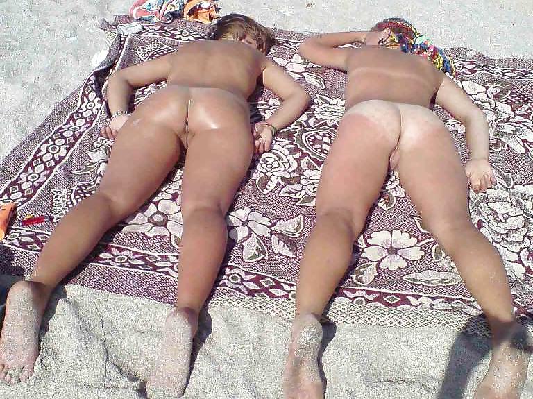 25P Beautiful French Beach Girls by TROC
