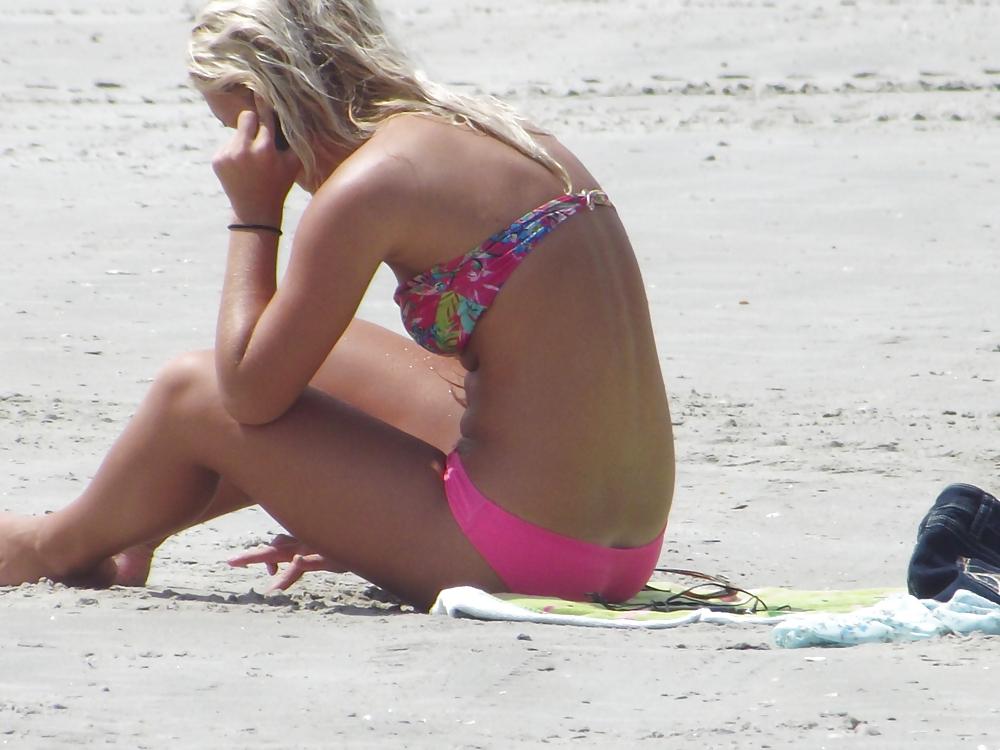 25P Sexy beach babes tits ass and cameltoe shots