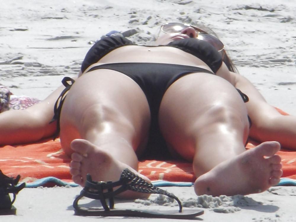 25P Sexy beach babes tits ass and cameltoe shots