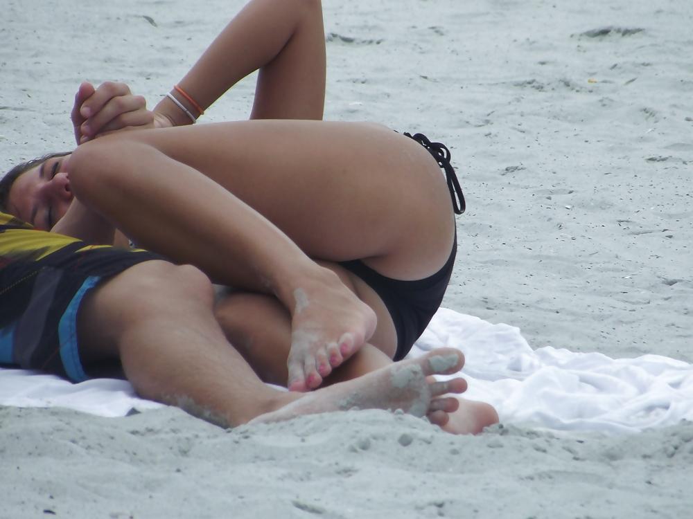 25P Sexy beach babes tits ass and cameltoe shots