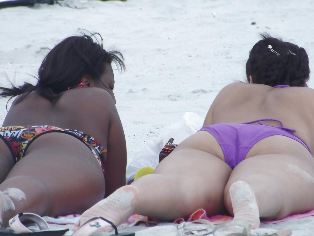 25P Sexy beach babes tits ass and cameltoe shots