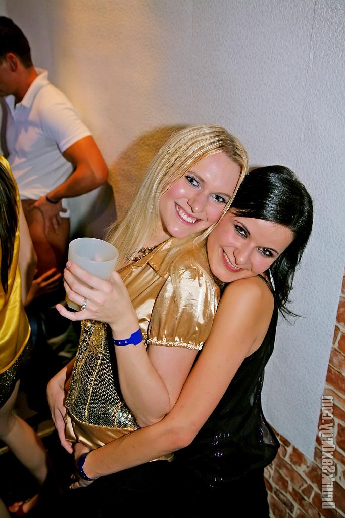16P Lecherous european chick showing off their blowjob skills