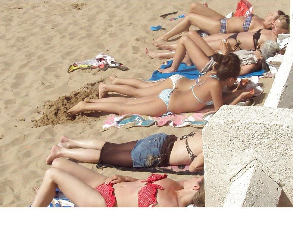 5P Girls at beach (France)