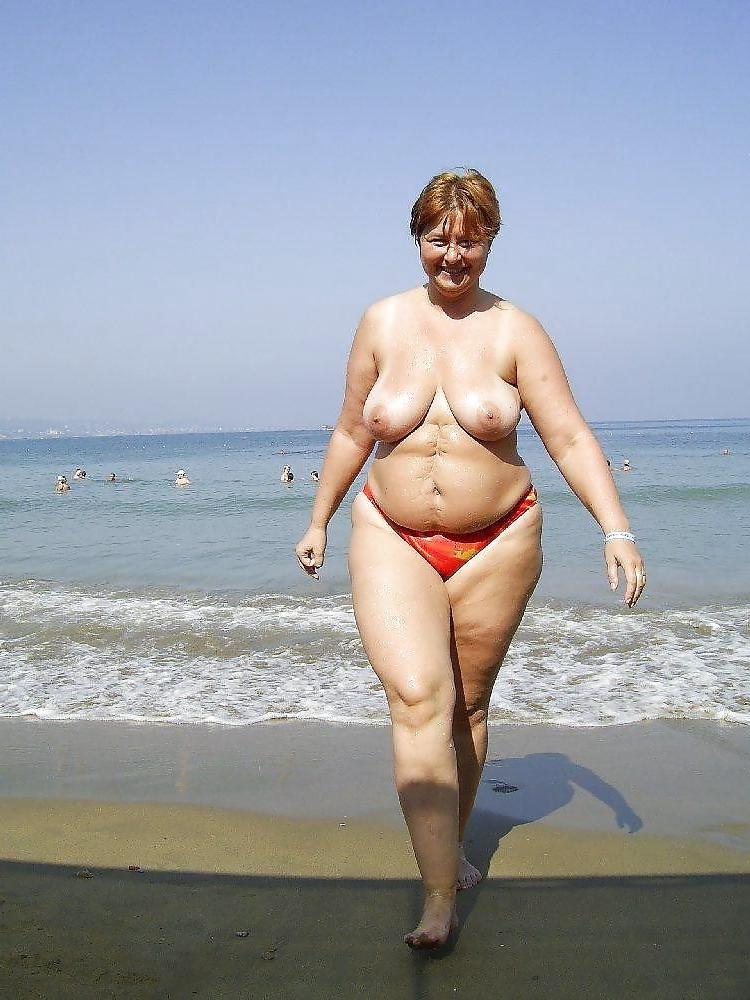 18P Naked beach 115.