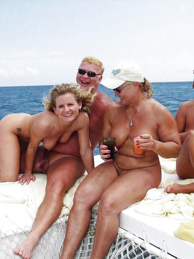 18P Naked beach 115.
