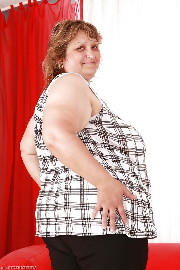 16P Fatty granny with huge boobs and ass stripping and spreading her legs