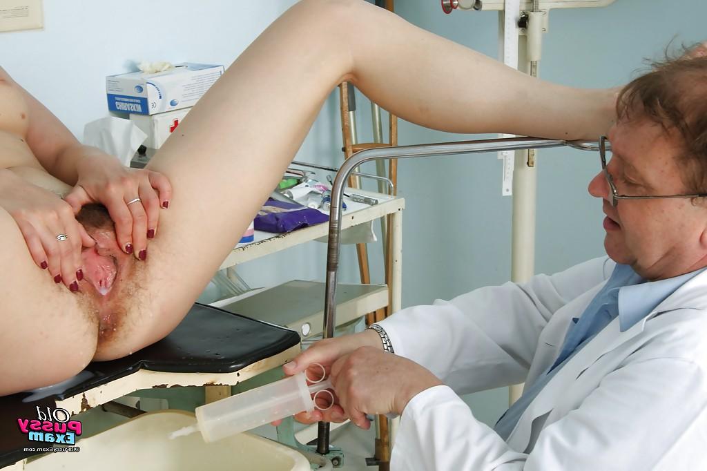 16P Mature woman with red hairy pussy comes for a gyno examination
