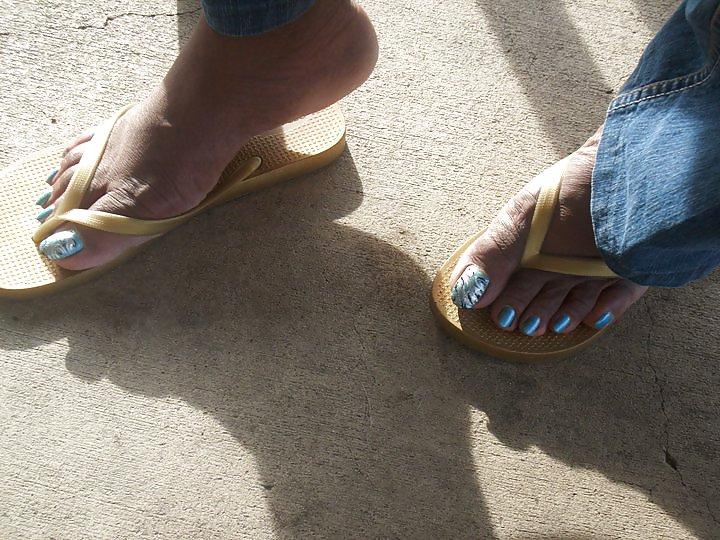 25P Black woman's toe