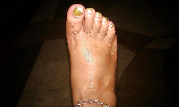 25P Black woman's toe